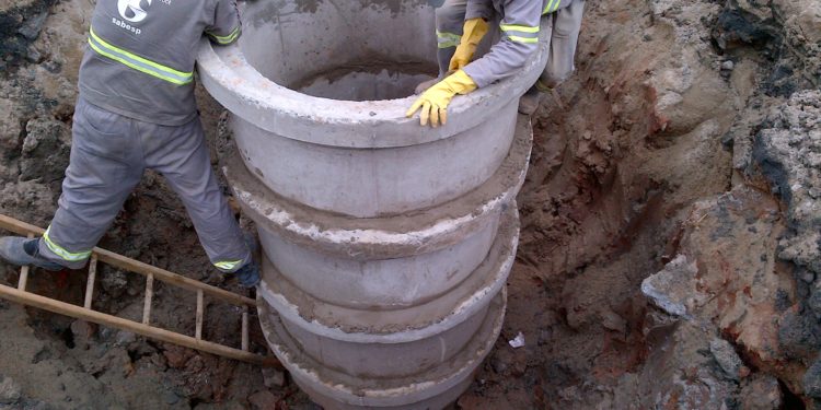 REDES COLETORAS EM GRANDES PROFUNDIDADES (UTILIZAÄ«O DE GAIOLA E ESCAVADEIRA TIPO PC) (5)