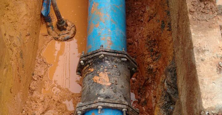 Utilização de luvas mecanicas para reparo em rede existente